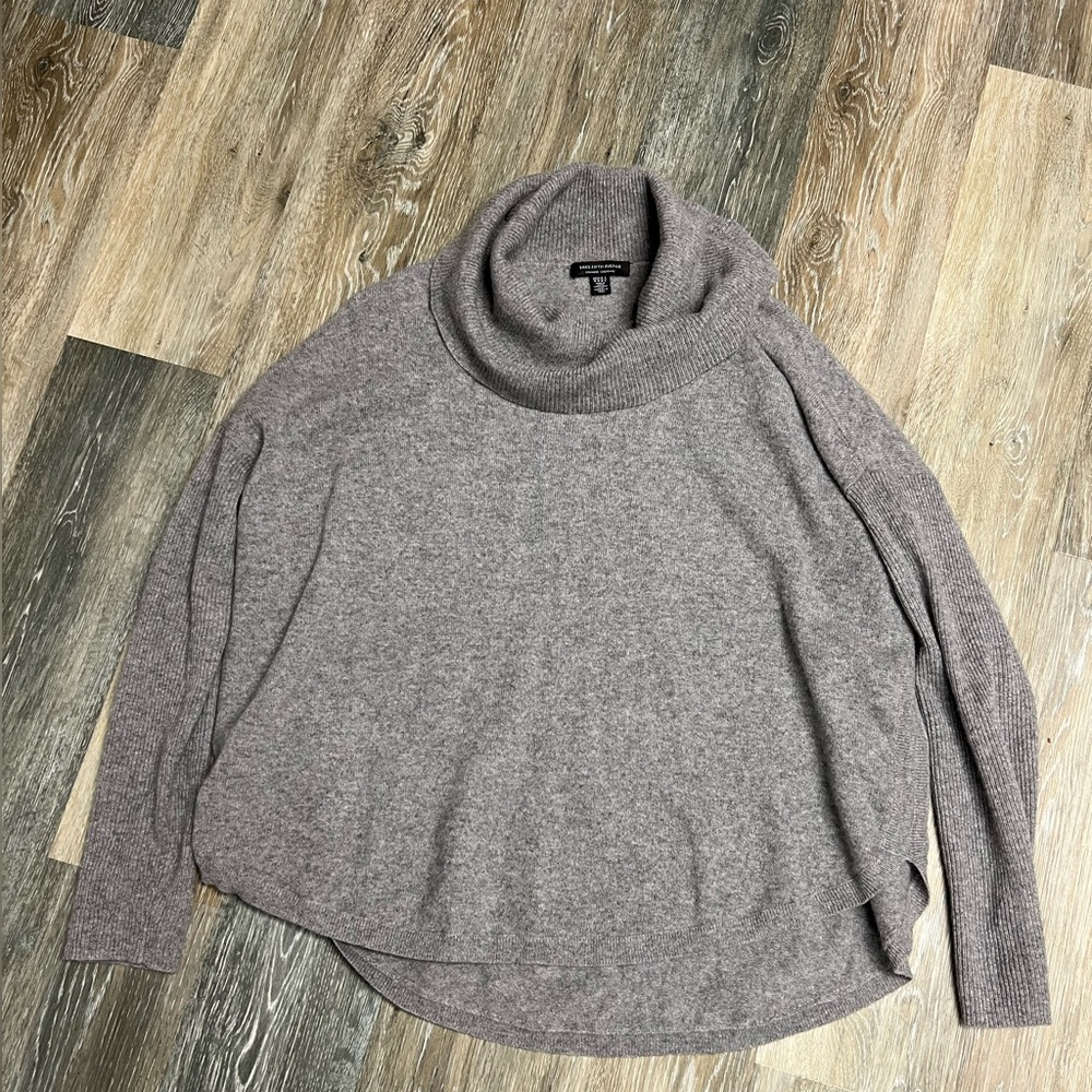 Saks Fifth Avenue 100% Cashmere Turtleneck Sweater Size Medium